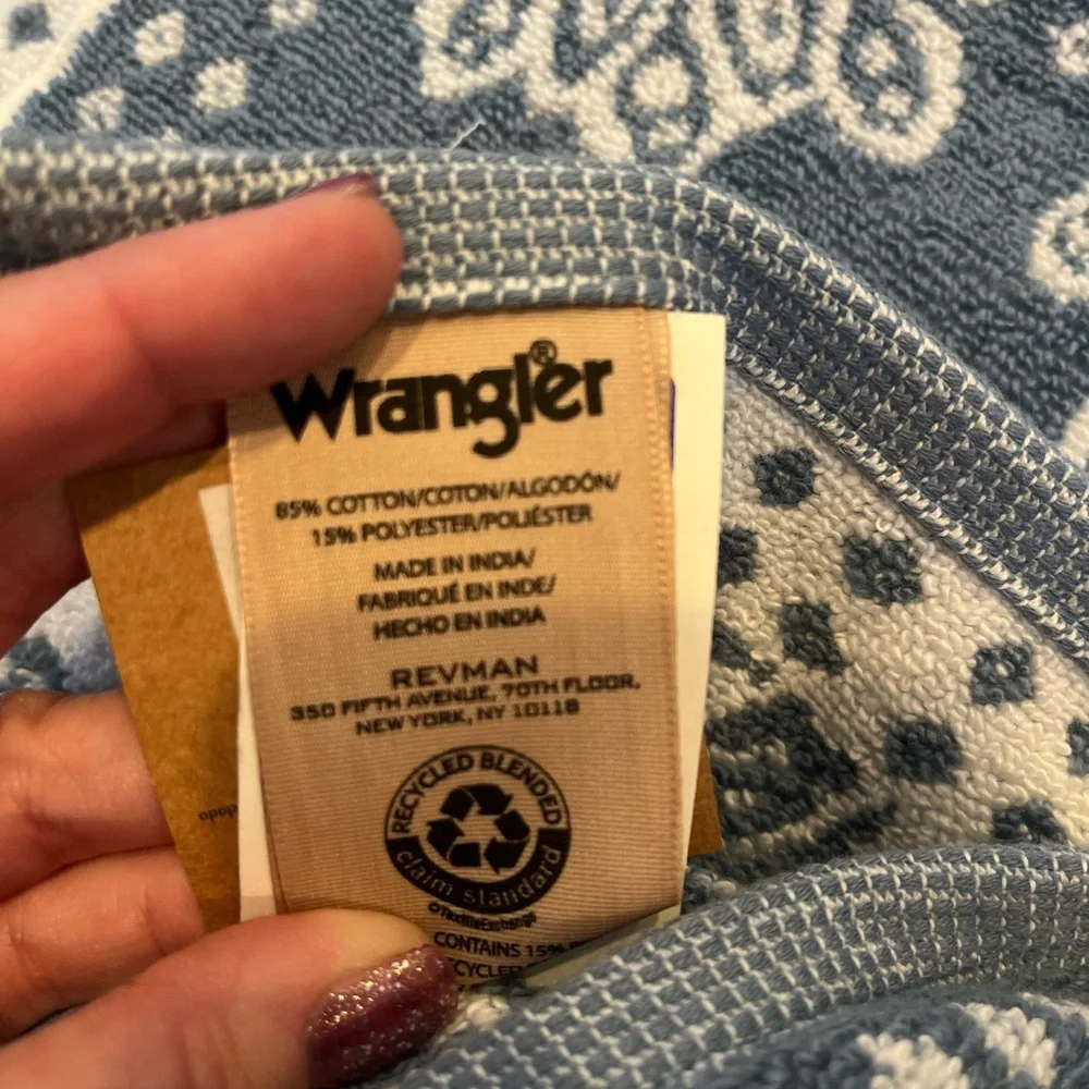 Set of 2 Wrangler Blue and White Bath Towels Quick Dry